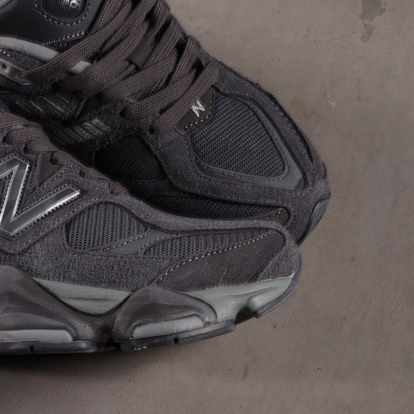 New Balance 9060 Magnet