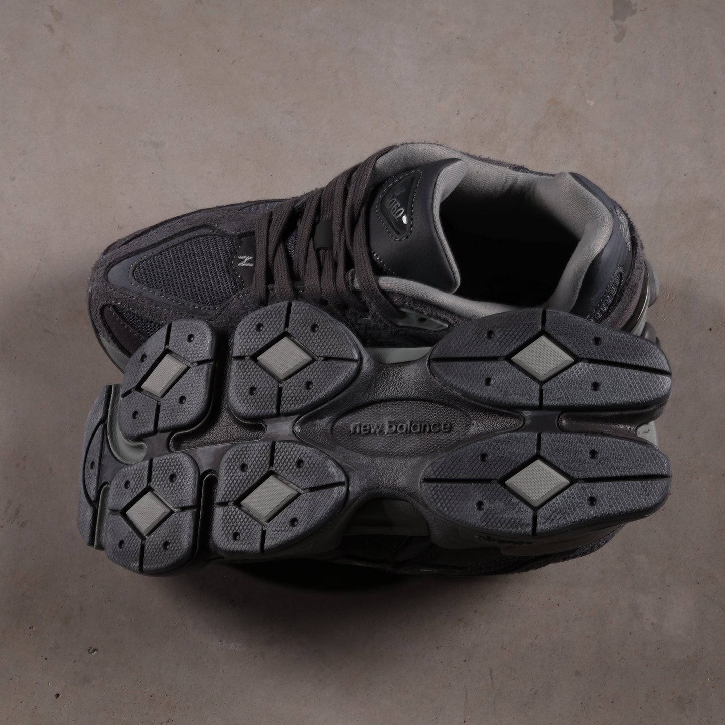 New Balance 9060 Magnet