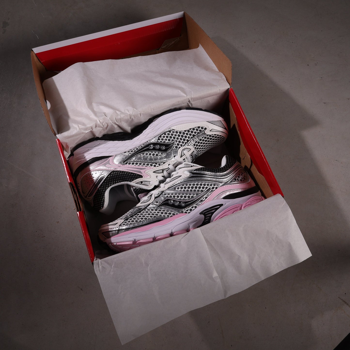 Saucony ProGrid Omni 9 Silver Pink