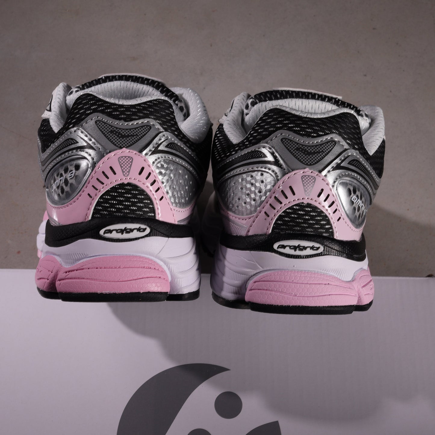 Saucony ProGrid Omni 9 Silver Pink