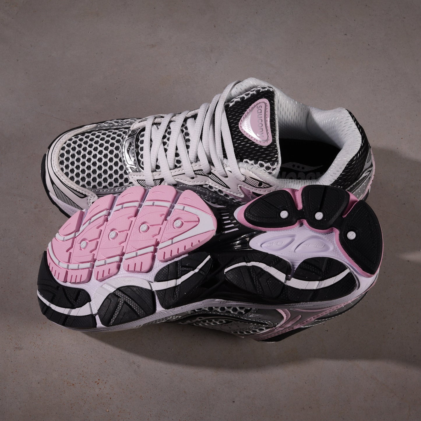 Saucony ProGrid Omni 9 Silver Pink